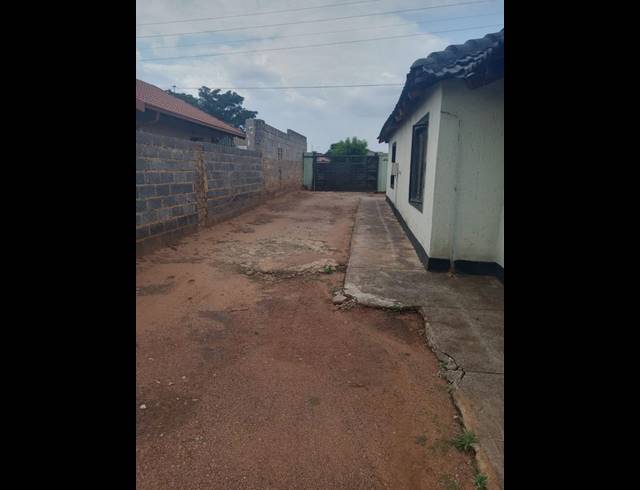 3 BEDROOM HOUSE FOR SALE IN PROTEA NORTH